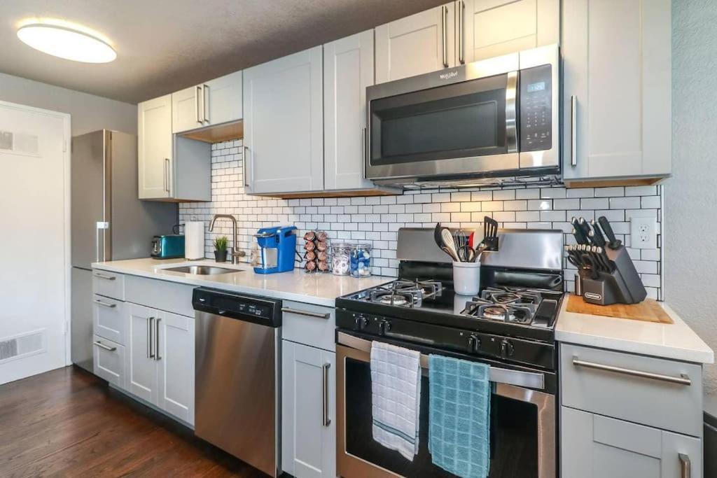 Villa Holly First Floor 2 King Beds Kansas City Exterior foto