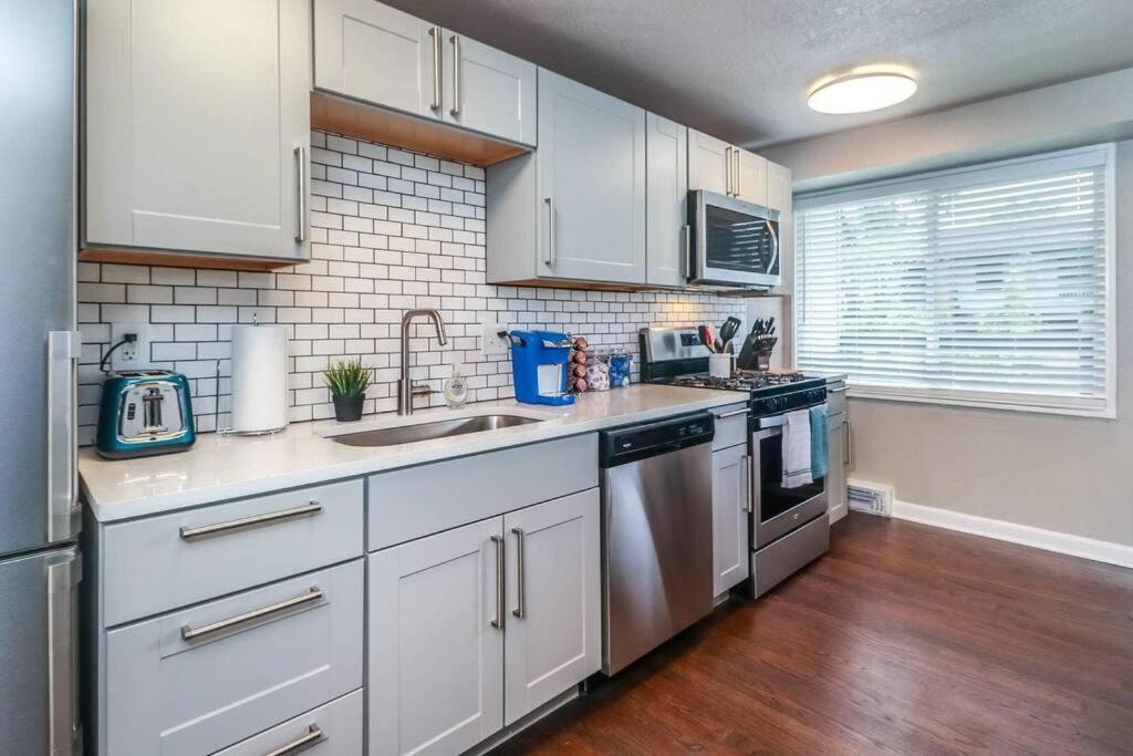 Villa Holly First Floor 2 King Beds Kansas City Exterior foto