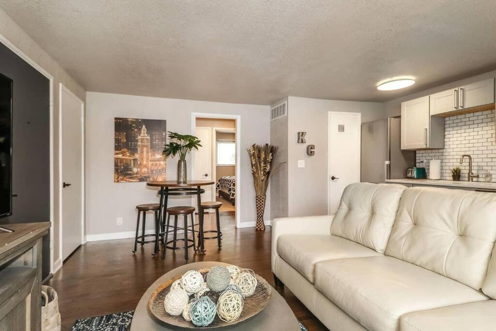 Villa Holly First Floor 2 King Beds Kansas City Exterior foto